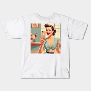 Vintage Selfie Retrogram Pin Up Girl Art Kids T-Shirt